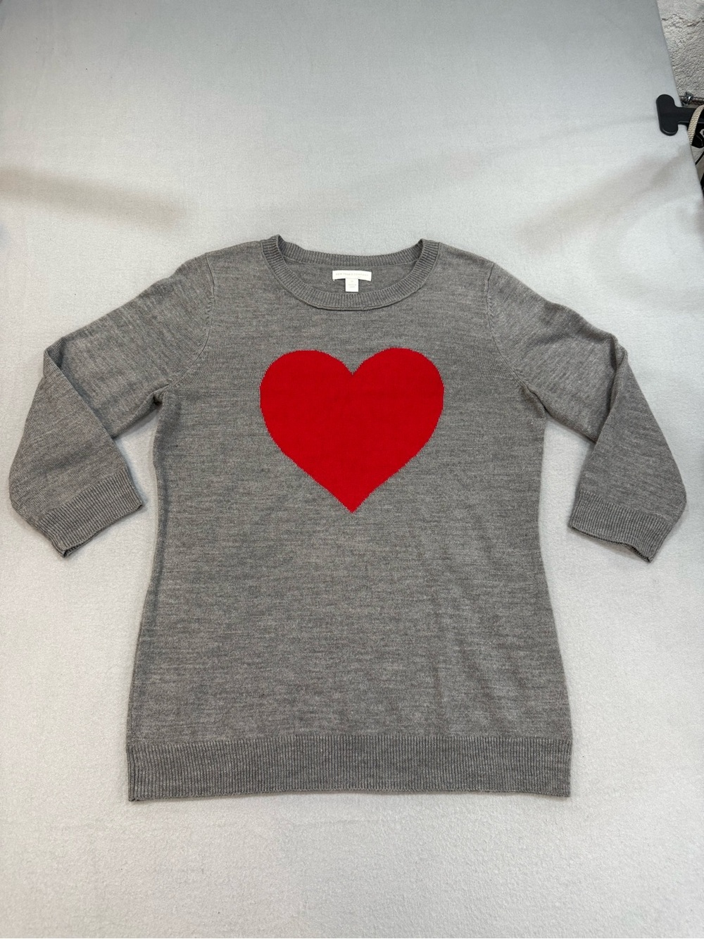 New York & Company Gray Crewneck 3/4 sleeve Sweater with Red Heart M